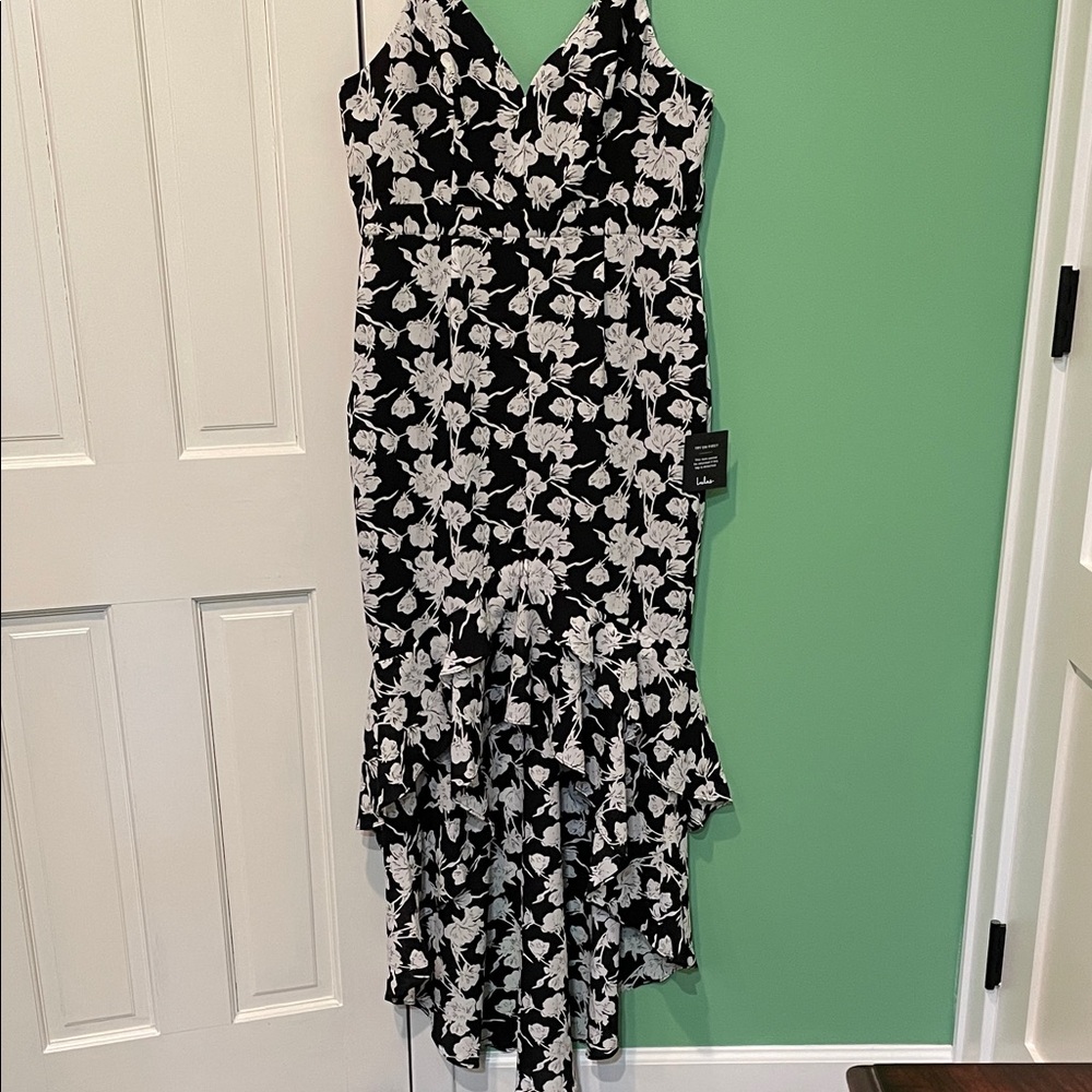 NWT Lulus Floral dress